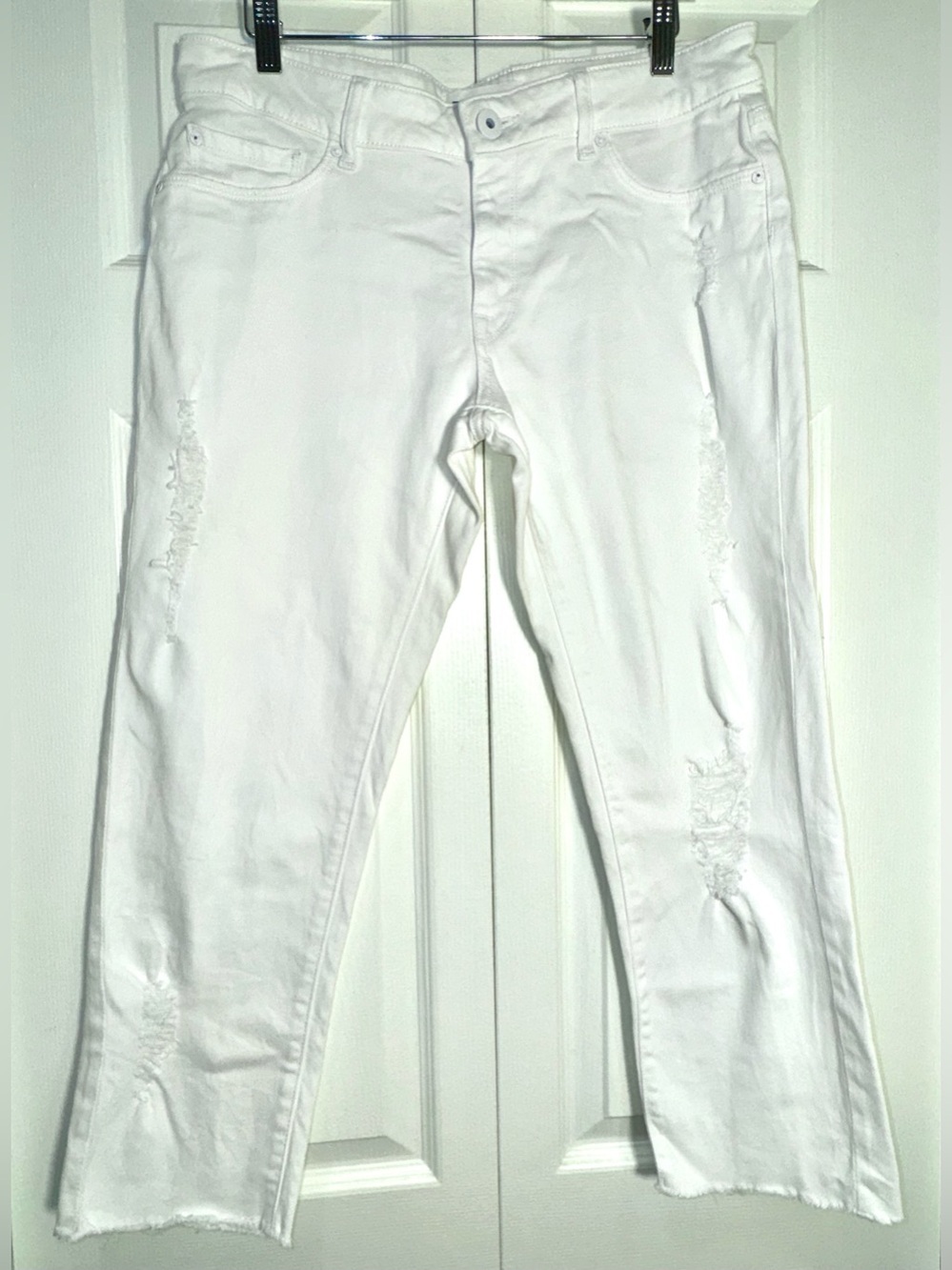 DL1961 Riley Boyfriend Cropped Distressed White Jeans Size 29